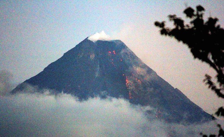 RED-HOT THREAT. Lava cascades flow down the slope of the Mayon Volcano as seen from Legazpi City, Albay province, Philippines, 16 September 2014. Dennis Remolacio Mirabueno/EPA