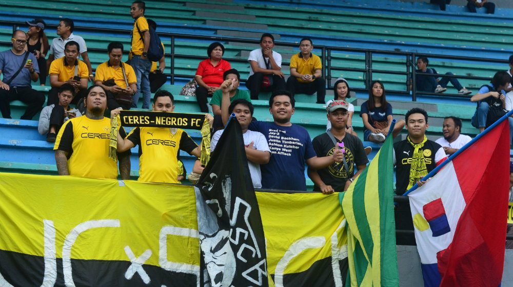 SUPPORT. The Ceres Ultras, with Jan Eleven Gozon far left in yellow. Photo by Bob Guerrero/Rappler 