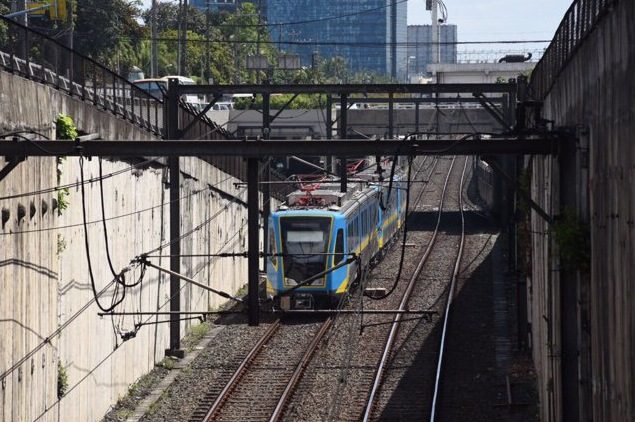 TAKEOVER. A new owner and operator for the Metro Rail Transit Line 3 (MRT3) is in the works, for the railway's proper upgrade and maintenance. Photo by Martin San Diego/Rappler  