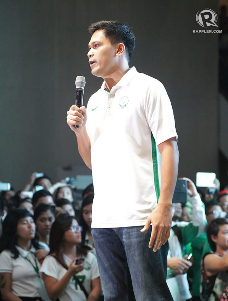 IMPROVEMENT. Green Archers head coach Juno Sauler, despite being favorites coming into Season 77, continues to talk about improving the team. File photo by Arvin Alivia/Rappler