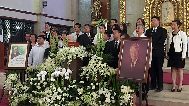 SELDOM SEEN. In the photo, members of the Que family who are seldom seen together in public were present for founder of Mercury Drug, Mariano Que's wake. 