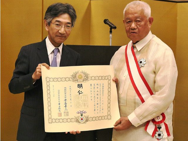 Marcos prime minister Virata receives award from Japan