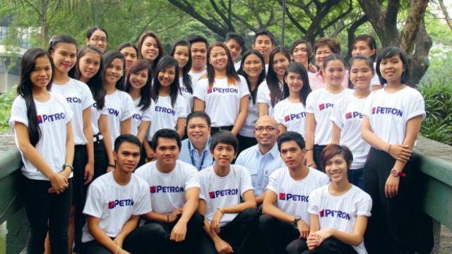 TULONG ARAL. Scholars of the Petron Foundation are given the scholarship from elementary up until college and are supported every step of the way.  