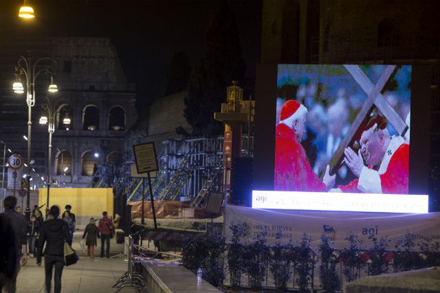 Man crushed by giant John Paul II crucifix in Italy