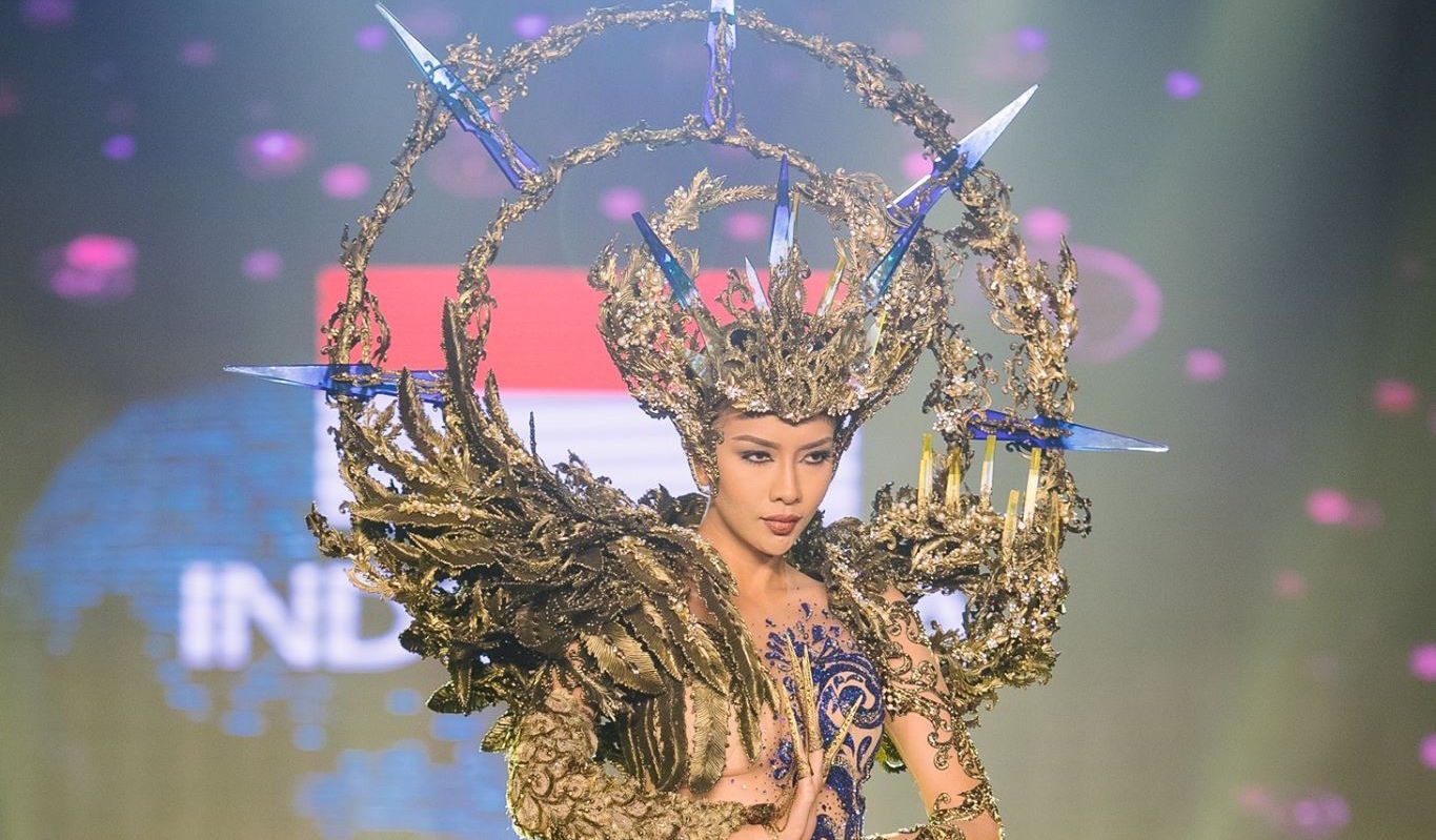 FOTO: Dea Rizkita tampilkan ‘Ibu Pertiwi’ di panggung ‘Miss Grand International 2017’