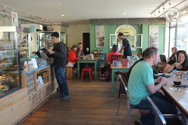 MAMPIR DI KAFE. Kebanyakan desa dan kota memiliki toko yang bersejarah dan unik seperti Run 77, sebuah kafe dan restoran di Danau Tekapo yang terdapat di bangunan stasiun yang sudah ada sejak tahun 1800-an. 