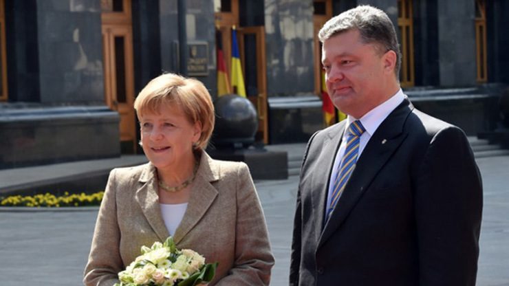 Merkel jets into Kiev as tensions soar over Ukraine
