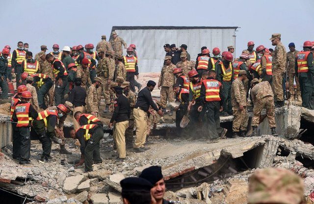 Rescuers search for survivors of Pakistan factory collapse