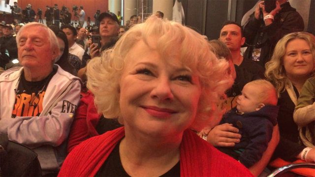 Jeff Horn’s proud mom cheers on her son vs Pacquiao