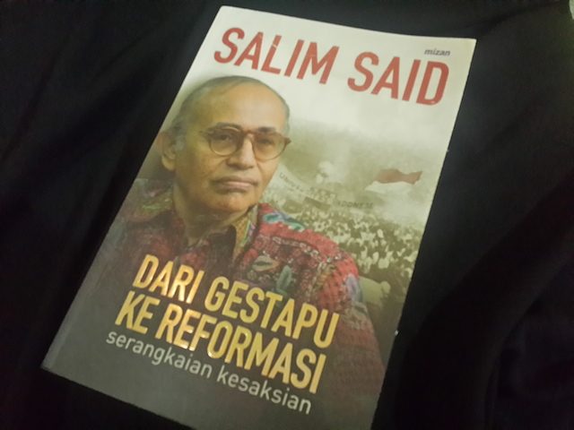 Sampul buku 'Dari Gestapu ke Reformasi' yang ditulis oleh pakar kemiliteran Salim Said. Foto oleh Uni Lubis 