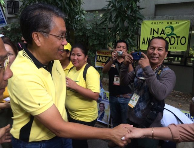 Roxas, Robredo in Las Piñas: Help us boost our numbers