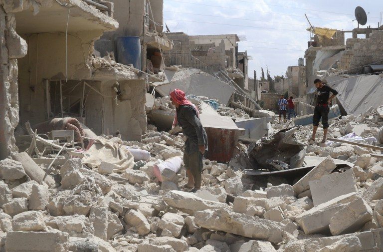Syria rebels, Qaeda capture key southern town: monitor