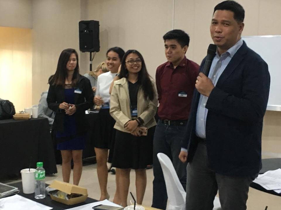 UPLB students teach housewives how to do business