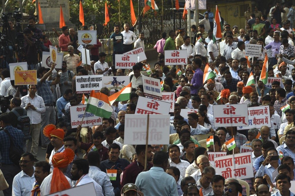 Thousands protest in rival demonstrations over new India law