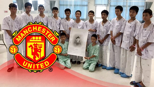 Rescued Thai football team honored by Manchester United