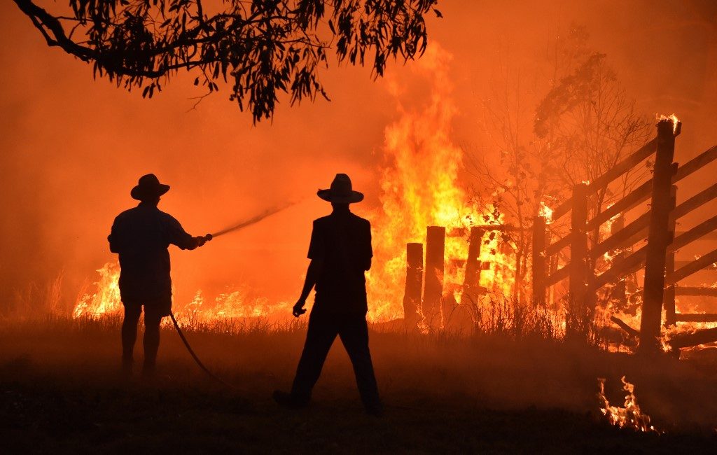 Bushfire threat spreads in Australia as smoke chokes Sydney