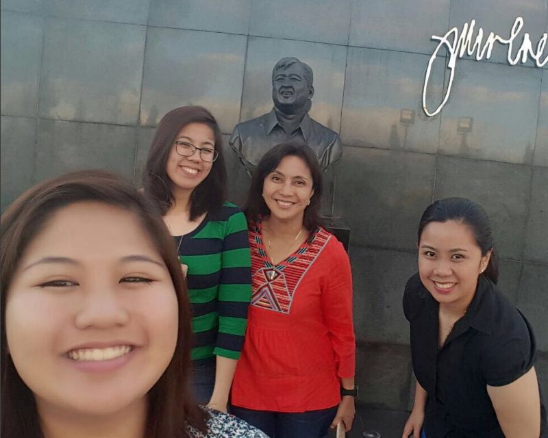 ROBREDOS. The Vice President and her 3 daughters visit the late Jesse Robredo's tomb in Naga City. Photo from Leni Robredo's Instagram account    