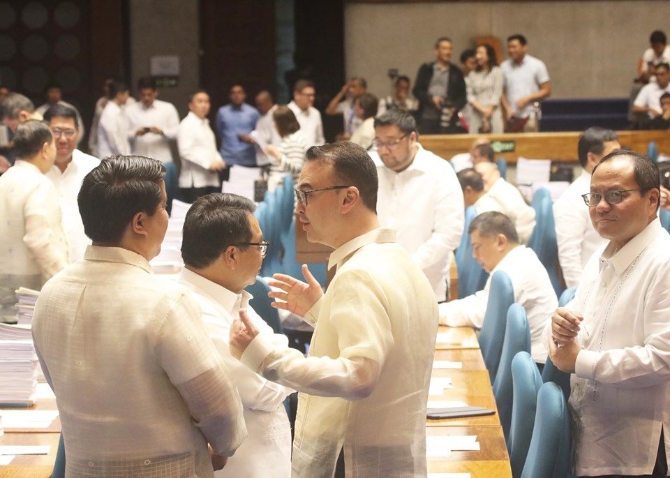 Cayetano’s charm offensive in House shields him from SEA Games backlash