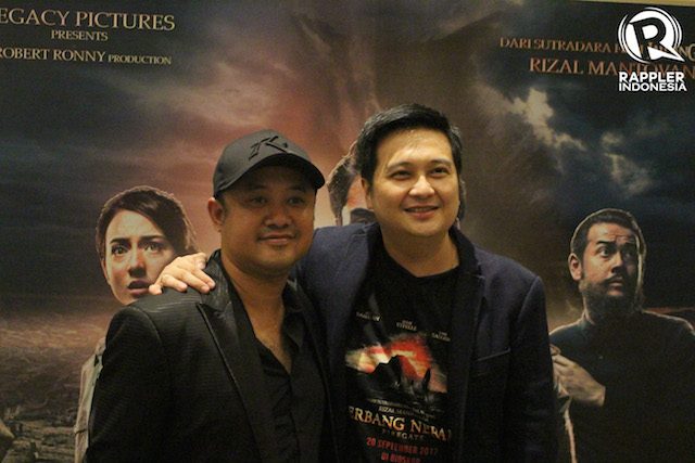 PRODUSER DAN SUTRADARA. Rizal Mantovani (sutradara) dan Robert Ronny (produser) adalah dua sosok penting di balik produksi film 'Gerbang Neraka' 