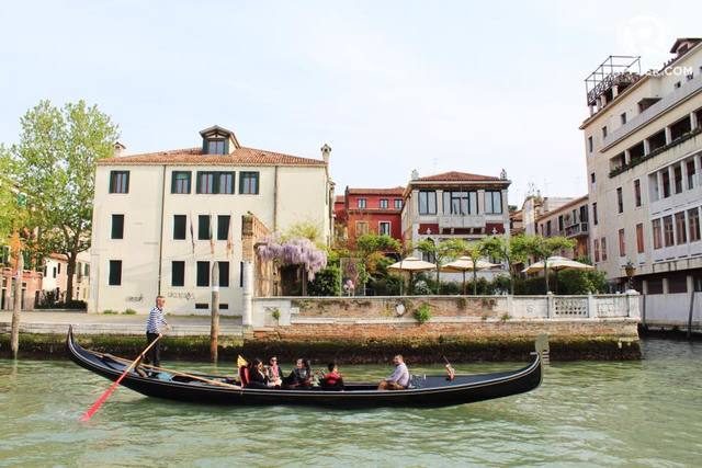 Jika ingin naik gondola di Venesia, siapkan biaya sekitar Rp 1,1 juta. 