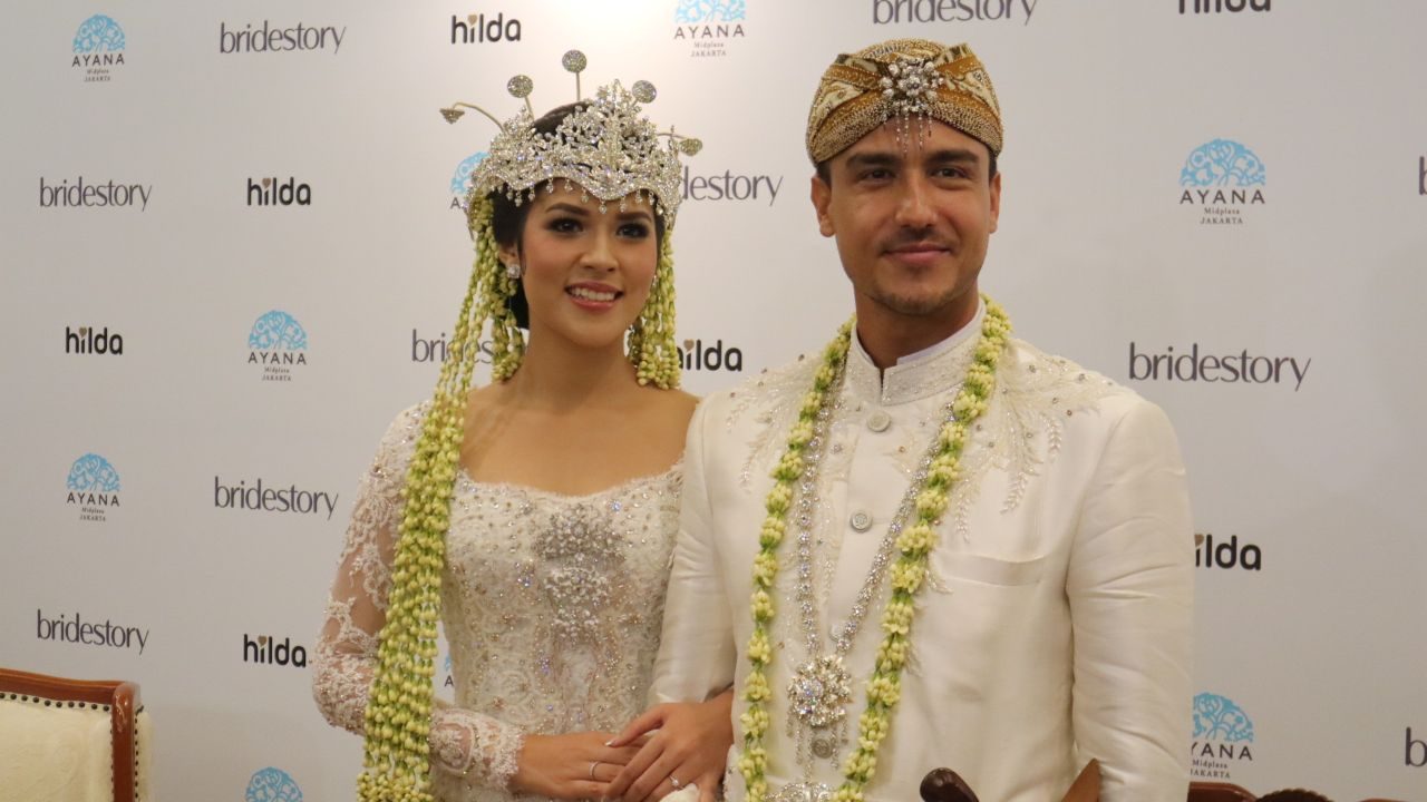 FOTO: Prosesi adat Sunda pernikahan Raisa dan Hamish Daud