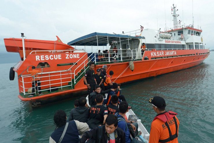 Dugaan tumpahan minyak AirAsia QZ8501 ternyata gugusan karang