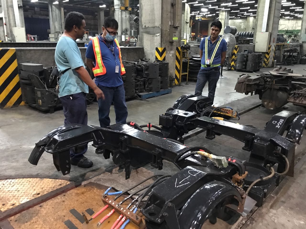HEAVY WORKS. MRT3 GM Rodolfo Garcia inspects heavy maintenance works on the first day of the rehabilitation services. 