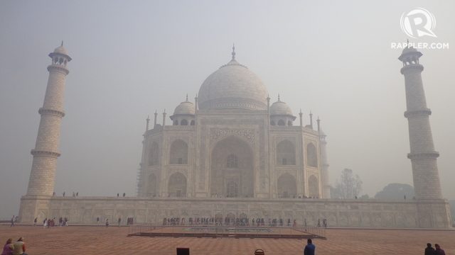 MEGAH. Terlepas dari kabut saat saya berkunjung, Taj Mahal tetap terlihat megah seperti yang saya bayangkan. 