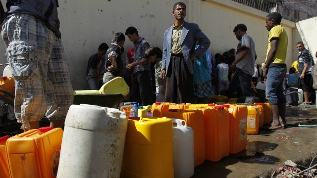 Saudi vows to cover UN aid for Yemen, keeps up air raids