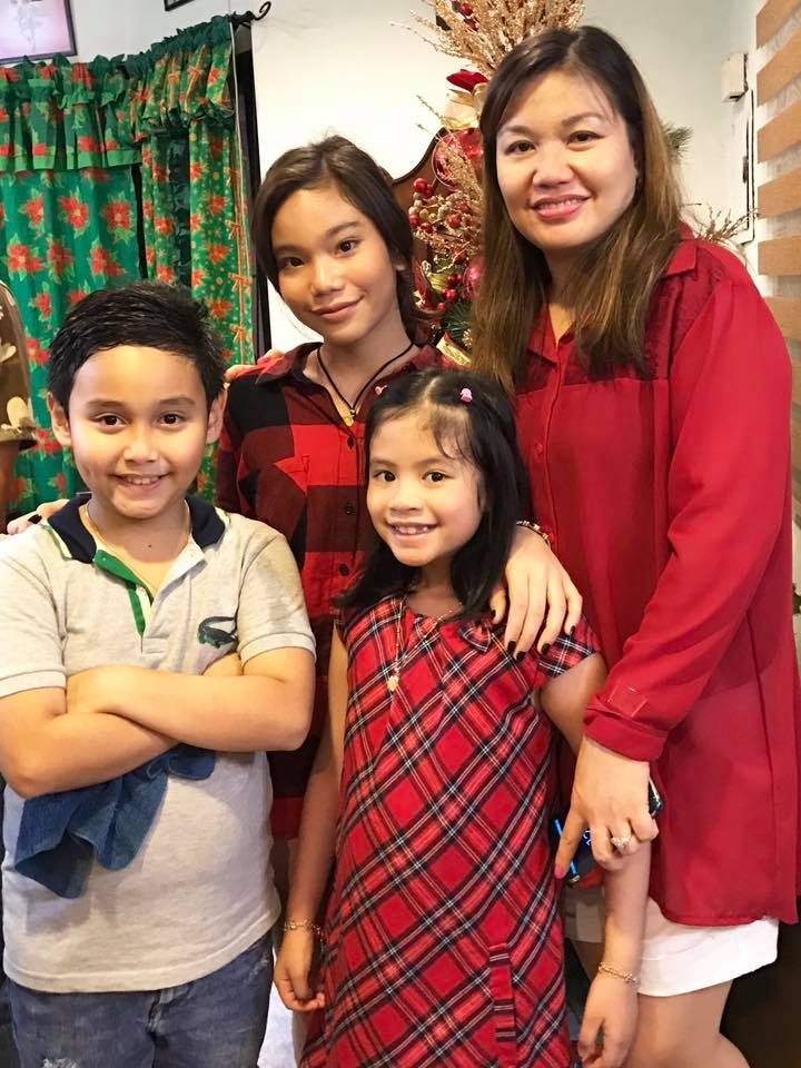 NOCHE BUENA. Honeylet with daughter Kitty with Velasco's children. Photo courtesy of Rep Lord Allan Velasco  