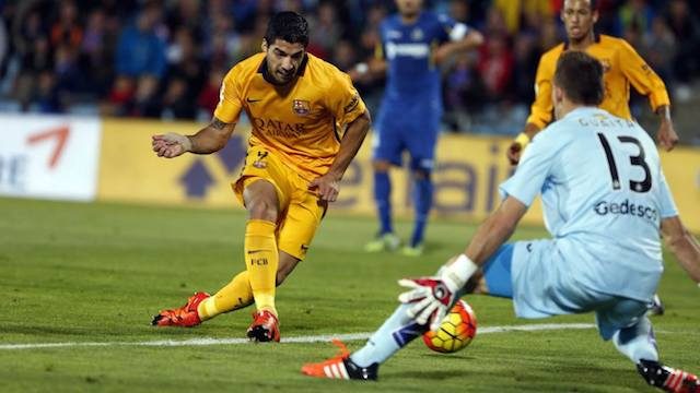 Penyerang Barcelona Luis Suarez menyarangkan gol ke gawang Getafe. Barca unggul 2-1. Foto dari Facebook/FC Barcelona 
