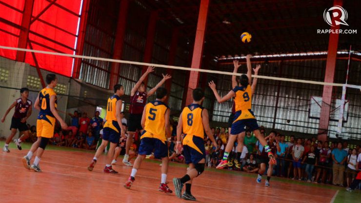 A NCR player goes for the kill against Davao. Photo by Jerome Monta/Rappler