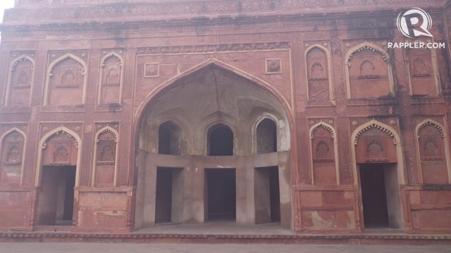 BENTENG. Benteng Agra dalah satu dari banyak benteng yang menunjukkan kemegahan kehidupan bagsawan dan kekuasaan mereka. 