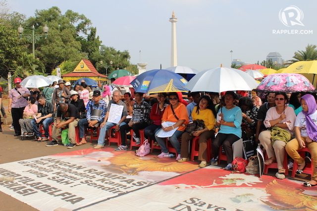 GKI YASMIN. Jemaat GKI Yasmin Bogor beribadah untuk ke 100 kalinya di depan Istana Negara, 27 September. Foto oleh Camelia Pasandaran/Rappler 