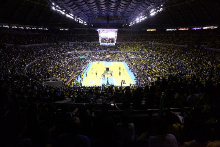 MAMMOTH CROWD. A bird's eye view of the huge Game 3 crowd at the Smart Araneta Coliseum. Photo by Josh Albelda/Rappler
