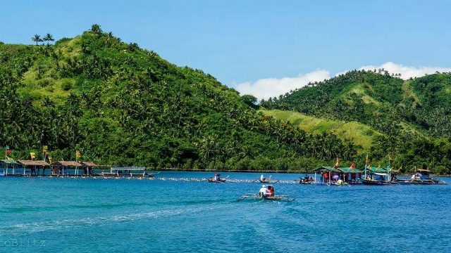 SCENIC. Swimmers take a short boat ride to get to the floating pool in the middle of the sea. Photo courtesy of Paulus Aragon/ Parayaw Katbalaugan  