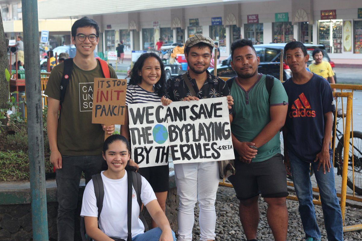 SAVE THE EARTH. The youth of Davao City join the nationwide youth strike for climate at the Freedom Park, Roxas Avenue, urging the people to 'follow the rules' in order to save the environment. Photo by Kate Gutierrez 