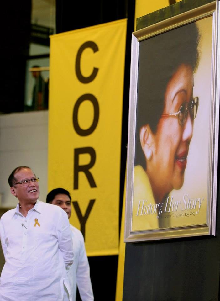 CORY'S LEGACY? Observers say they do not believe the President wants to cling to power but is merely 'testing the waters.' File photo from Malacañang Photo Bureau