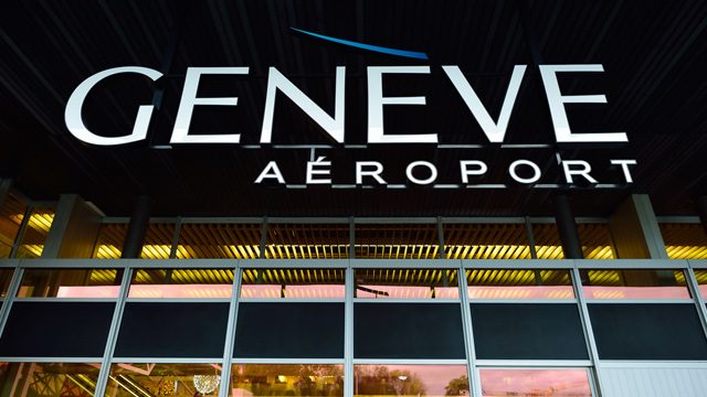Heavy snow forces Geneva airport to suspend all flights