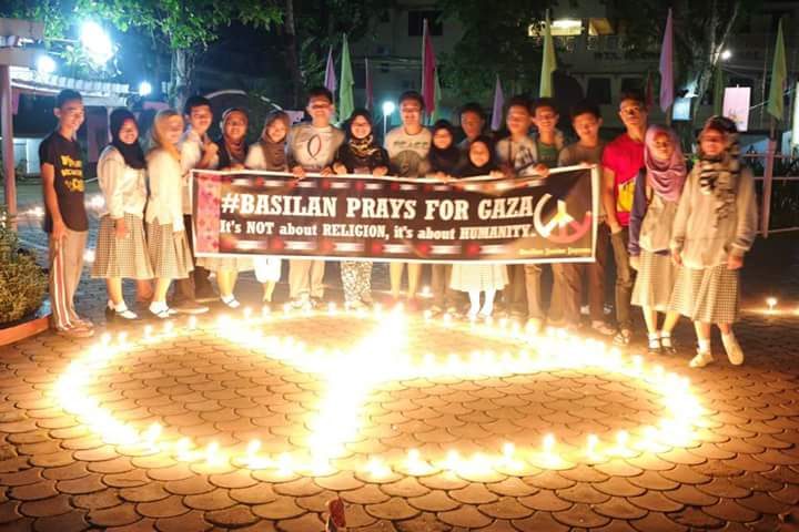 FOR PEACE. Basilan youth show their support for Gaza through a prayer vigil. Photo courtesy of Yarah Musa 