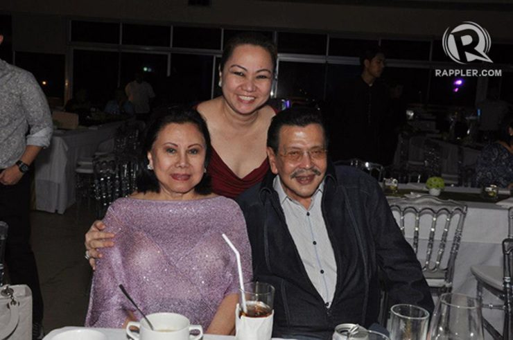 NAPOLES AND THE ESTRADA COUPLE. Janet Napoles poses with the former President Joseph Estrada and former Sen Loi Ejercito. Photo obtained by Rappler