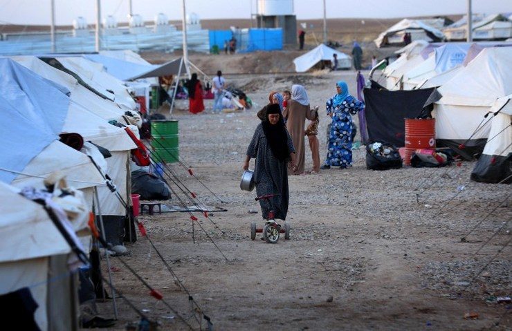 West drops aid to Iraq town under jihadist siege