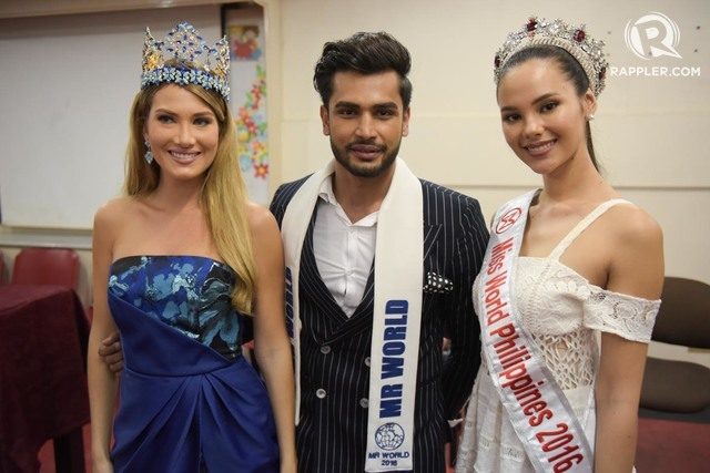 Catriona with Miss World 2015 Mireia Lalaguna and Mr World Rohit Khandewal  last  October during their visit in PGH. Photo by Alecs Ongcal/Rappler  
