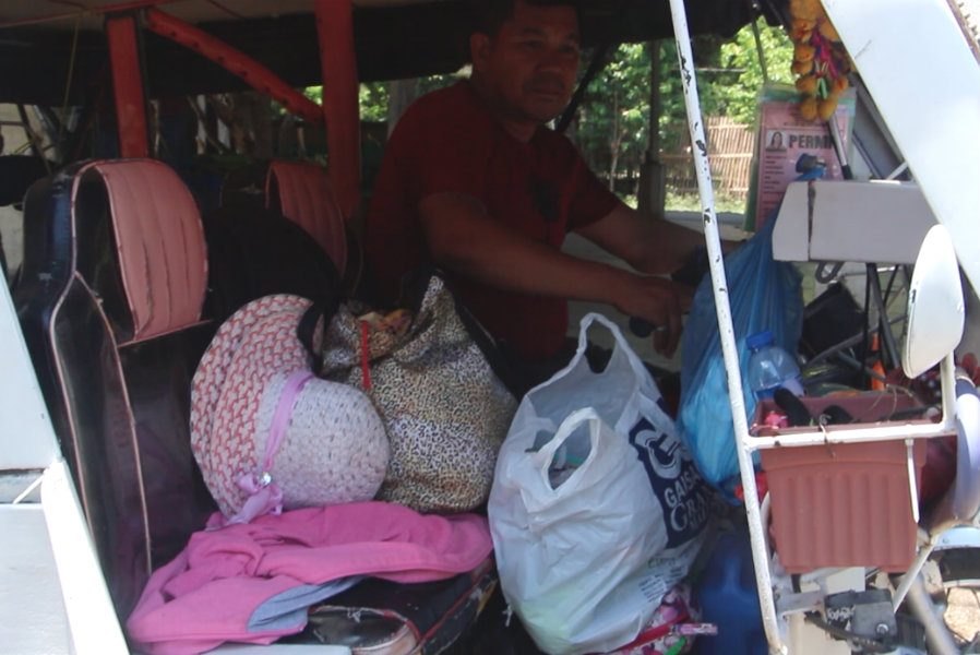 TRICYCLE. The Tapang family is scheduled to go back to Kidapawan via tricycle. Photo by Palaro Movers from Region XI 