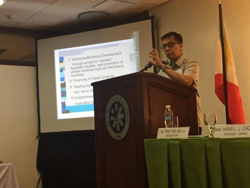 CHANGING NARRATIVE. OWWA Administrator Hans Leo Cacdac speaks at the Future of OFWs Conference on Friday, September 29. Photo by Don Kevin Hapal 
