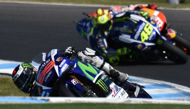 Lorenzo closes MotoGP world title gap on Rossi