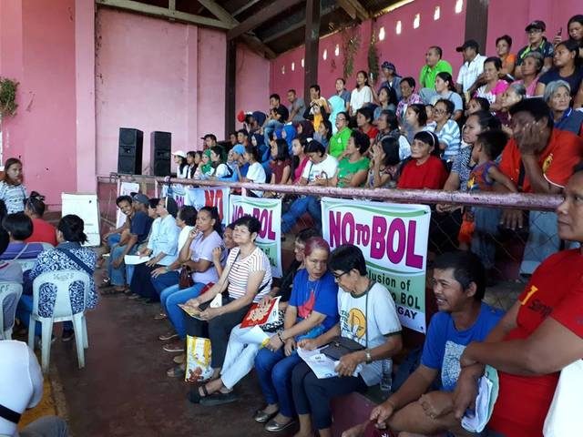 VOTE 'NO'. Thousands gather at the peace assembly in Isabela City for a 'no' vote days before the January 21 plebiscite. Photo from PIA Western Mindanao