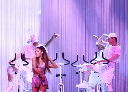 Reaksi selebriti menanggapi insiden ledakan di konser Ariana Grande