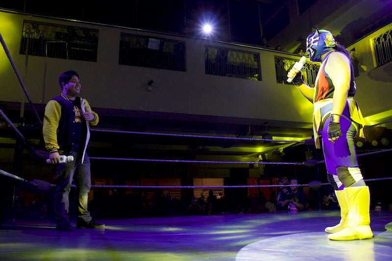 FACE-OFF. Mr. Lucha confronts PHX Champion Jake de Leon at MWF 4: Road to Fate. Photo by Kathrina Sabatin of MWF 