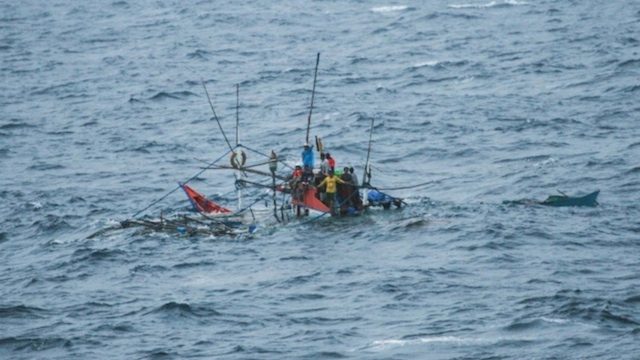 US Navy rescues 11 Filipino fishermen